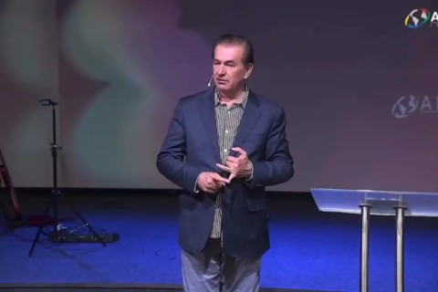 Pastor se retrata após associar autismo a “espírito maligno”